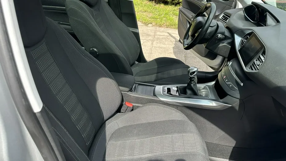 PEUGEOT 308 -
