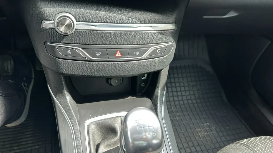 PEUGEOT 308 -