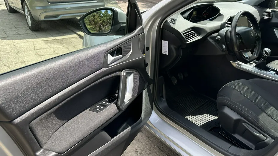 PEUGEOT 308 -
