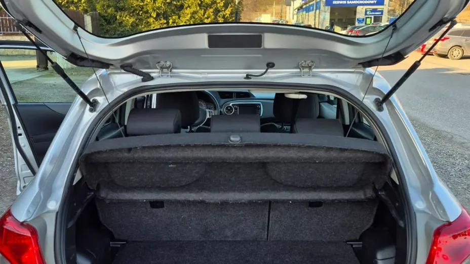 TOYOTA Yaris -