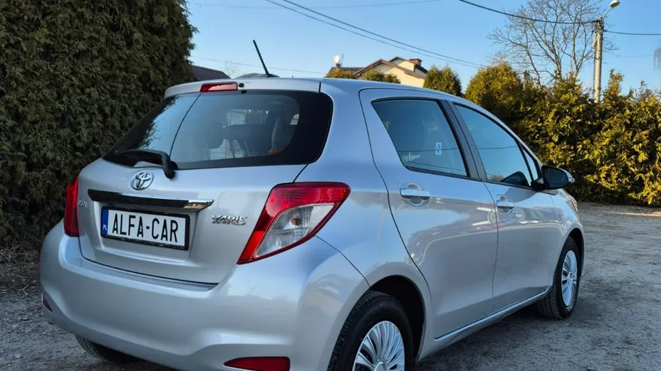 TOYOTA Yaris -