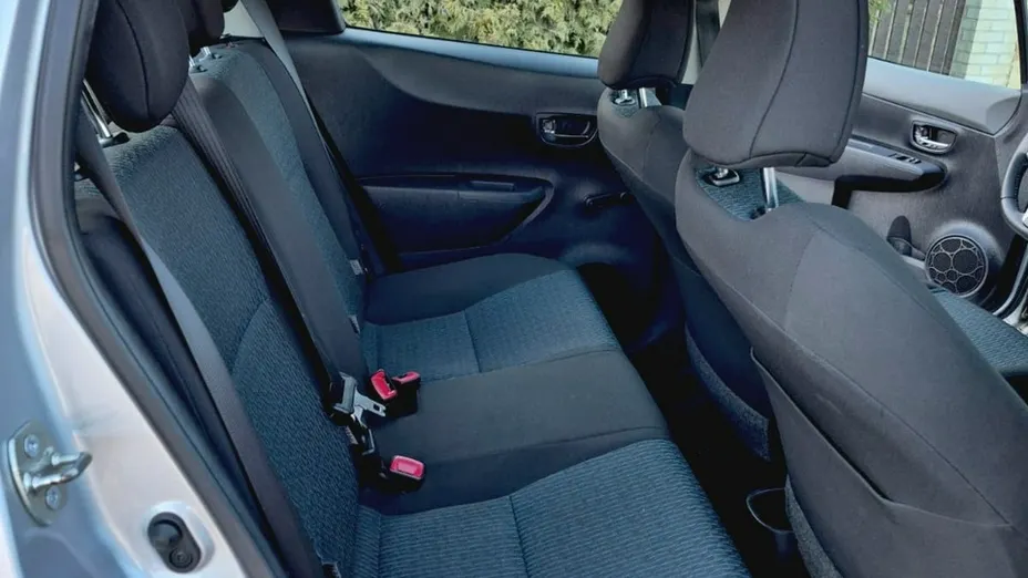 TOYOTA Yaris -