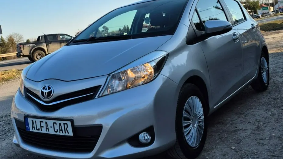 TOYOTA Yaris -