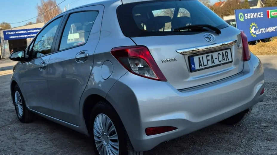 TOYOTA Yaris -