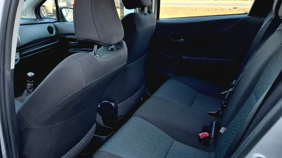 TOYOTA Yaris -