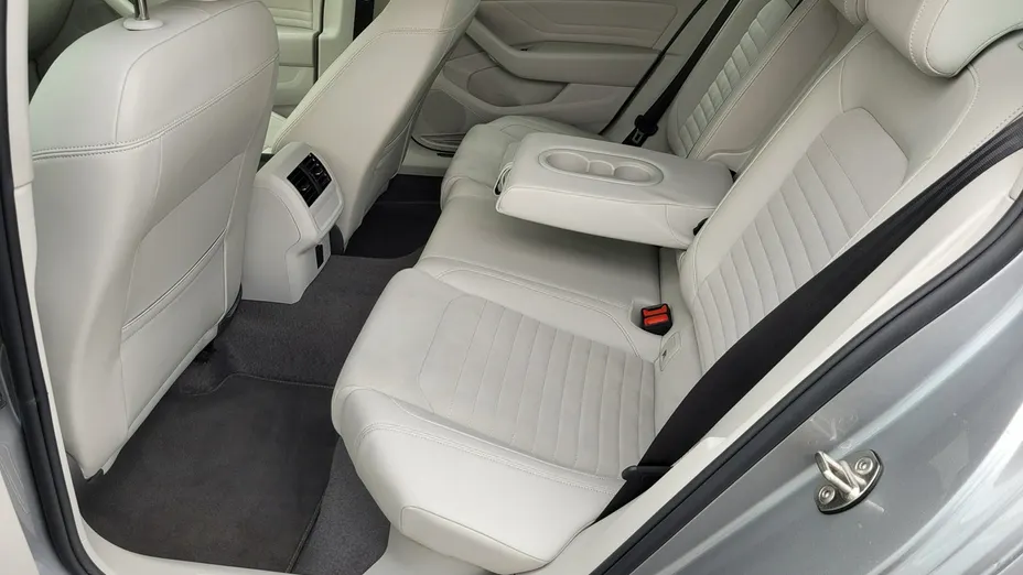 VOLKSWAGEN Passat -