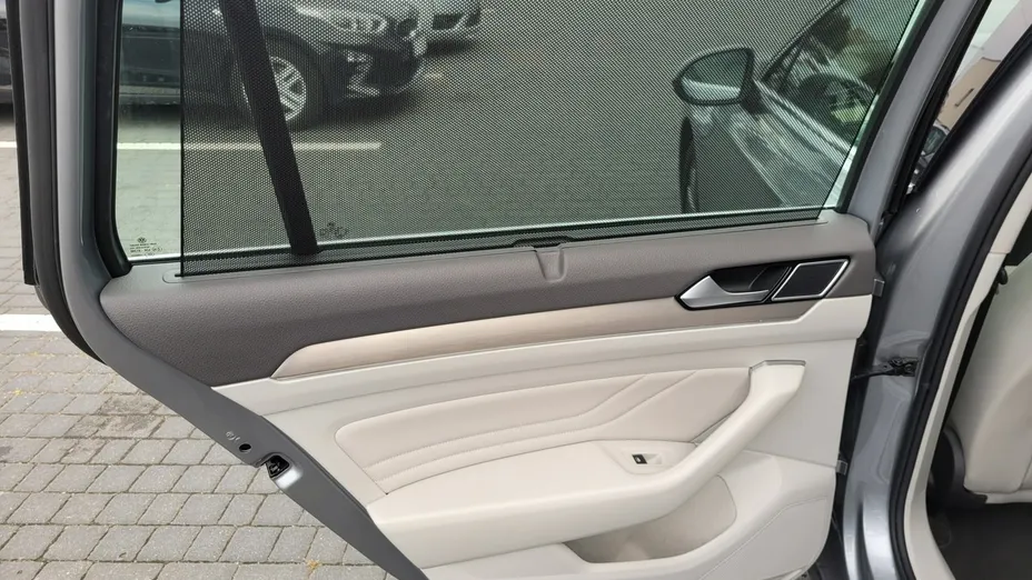 VOLKSWAGEN Passat -
