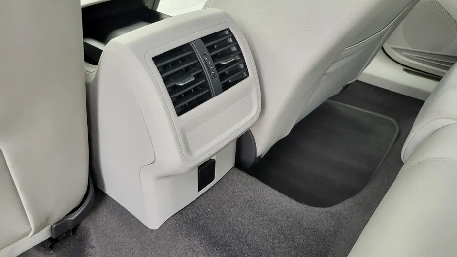 VOLKSWAGEN Passat -