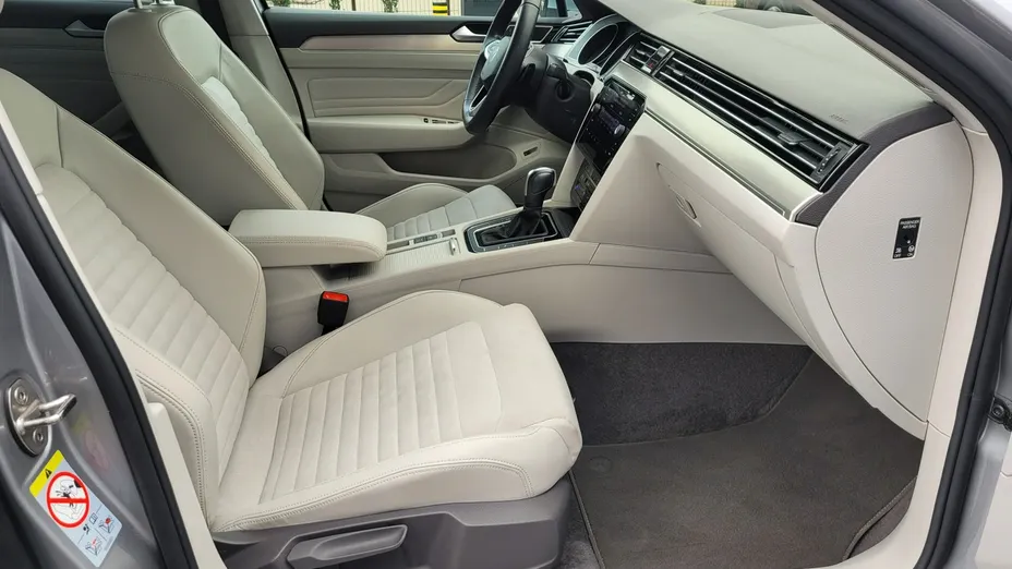 VOLKSWAGEN Passat -