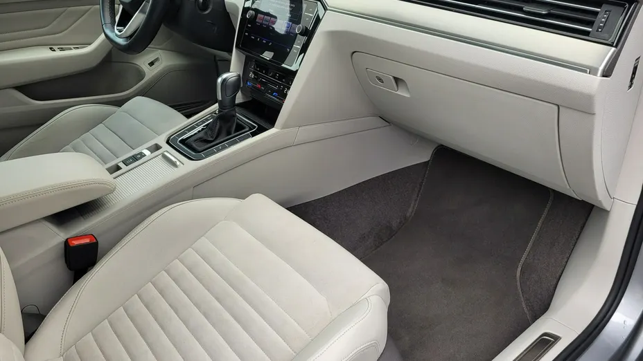 VOLKSWAGEN Passat -
