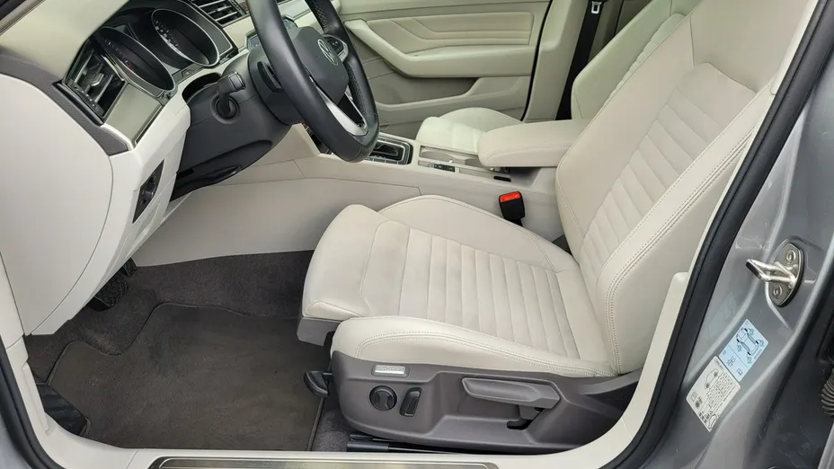 VOLKSWAGEN Passat -