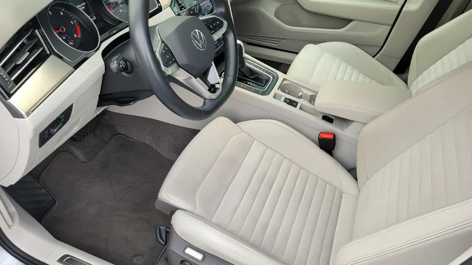 VOLKSWAGEN Passat -