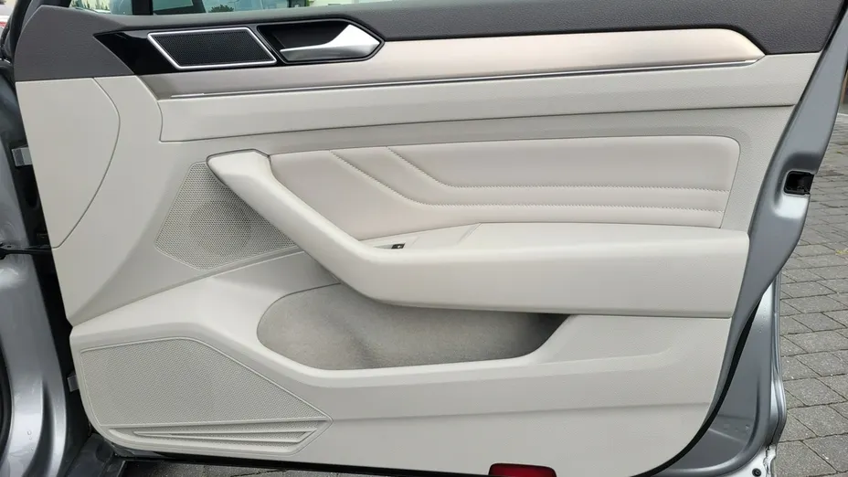 VOLKSWAGEN Passat -