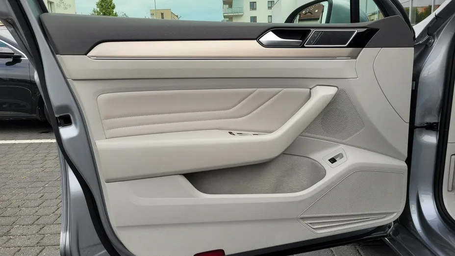 VOLKSWAGEN Passat -