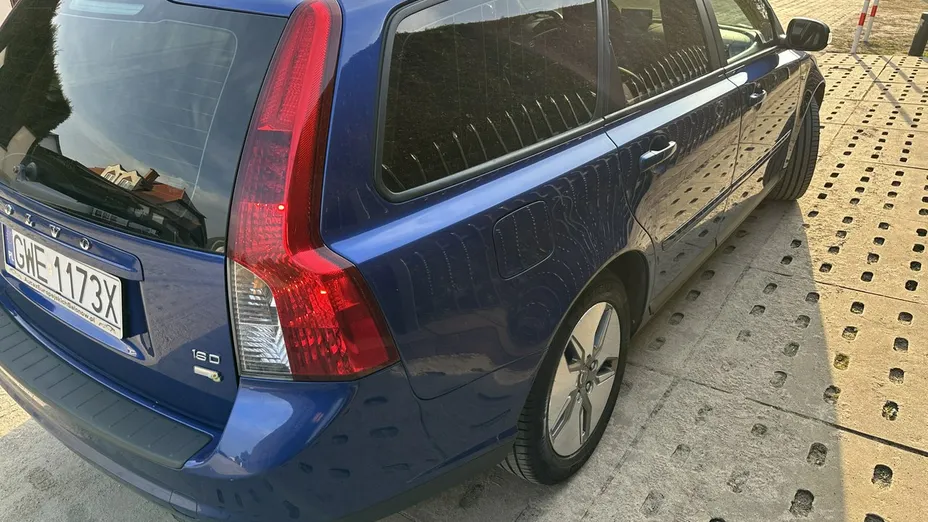 VOLVO V50 -