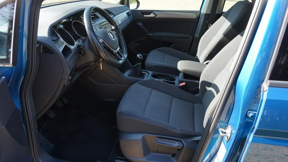 VOLKSWAGEN Touran -
