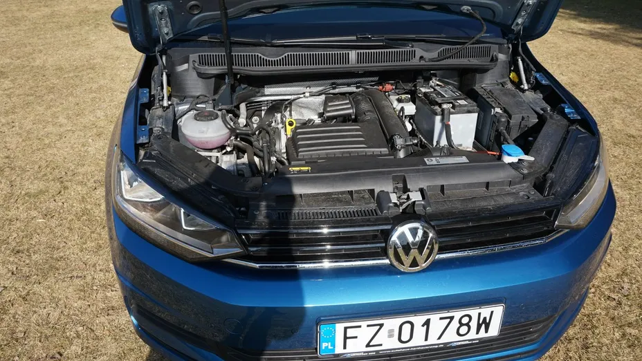 VOLKSWAGEN Touran -