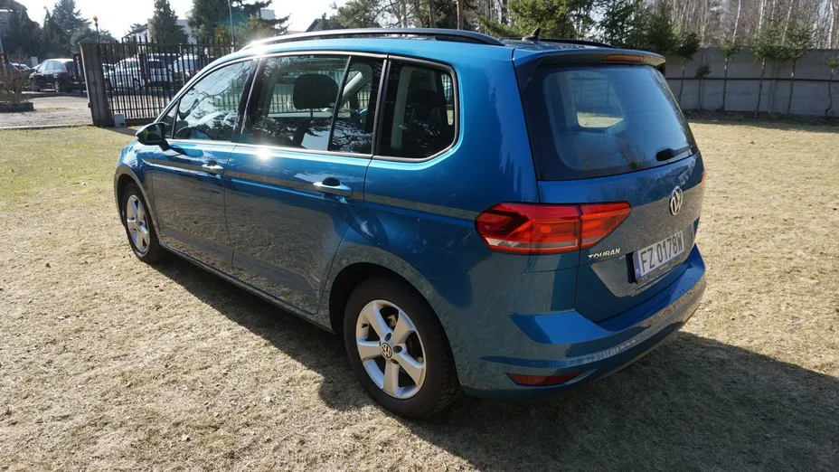 VOLKSWAGEN Touran -