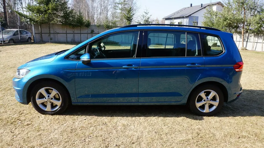 VOLKSWAGEN Touran -