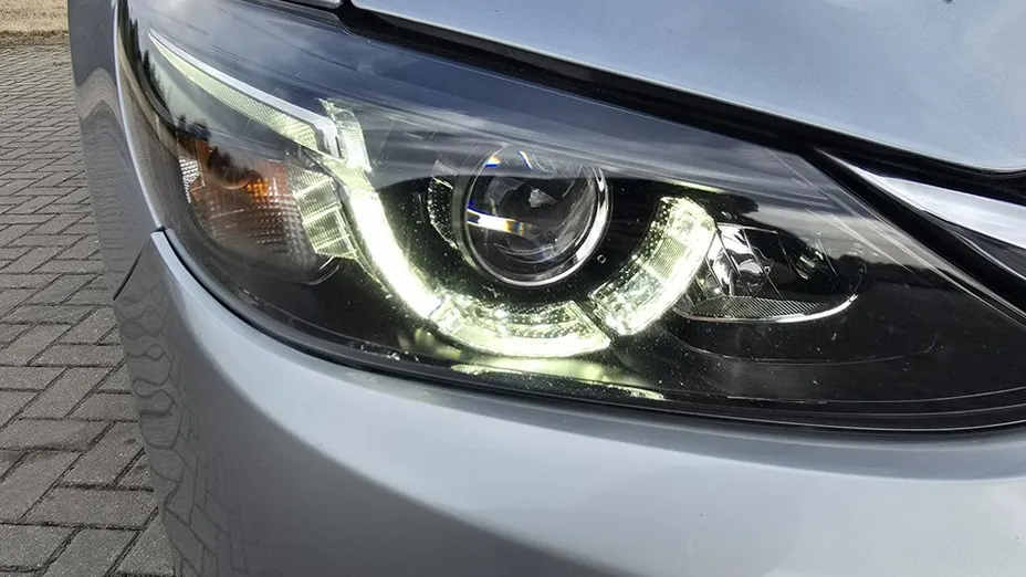 MAZDA 6 -