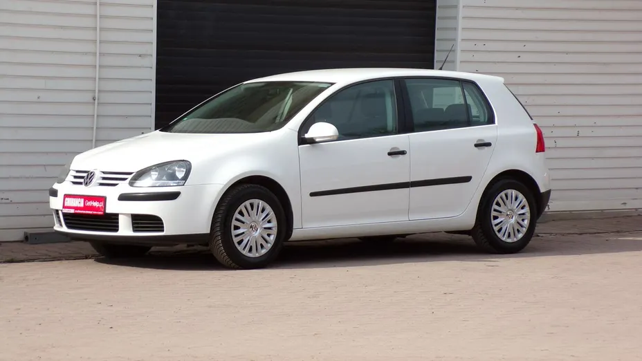 VOLKSWAGEN Golf -