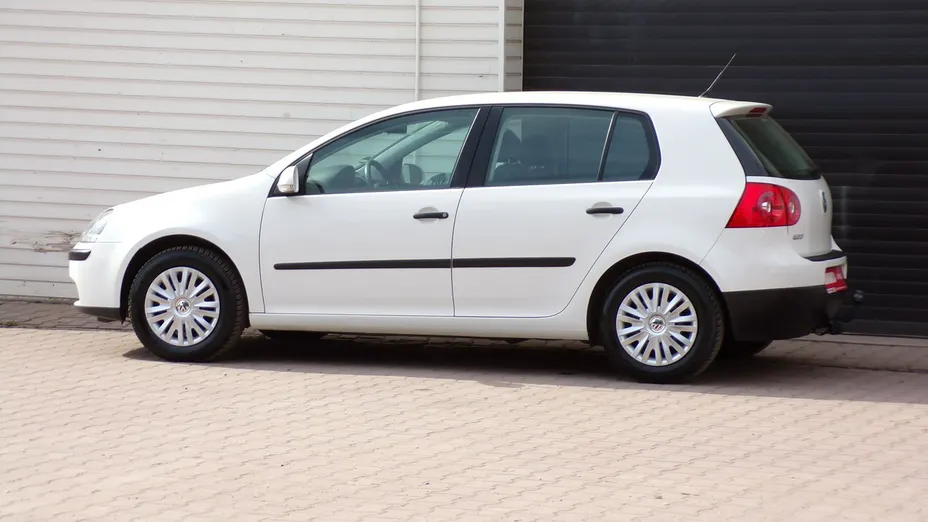 VOLKSWAGEN Golf -