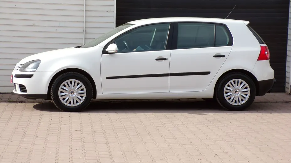 VOLKSWAGEN Golf -