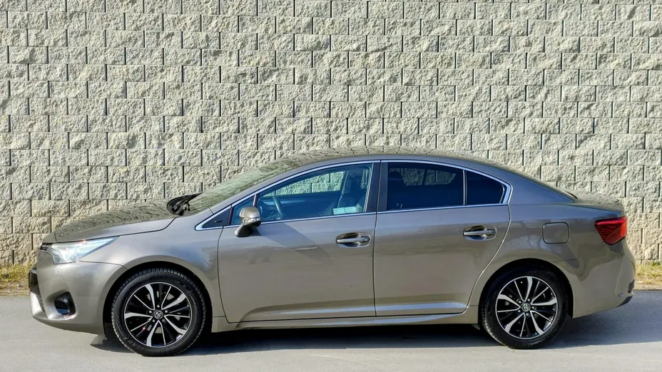 TOYOTA Avensis -