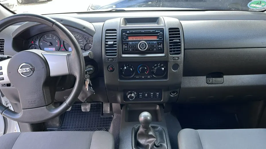 NISSAN Navara -