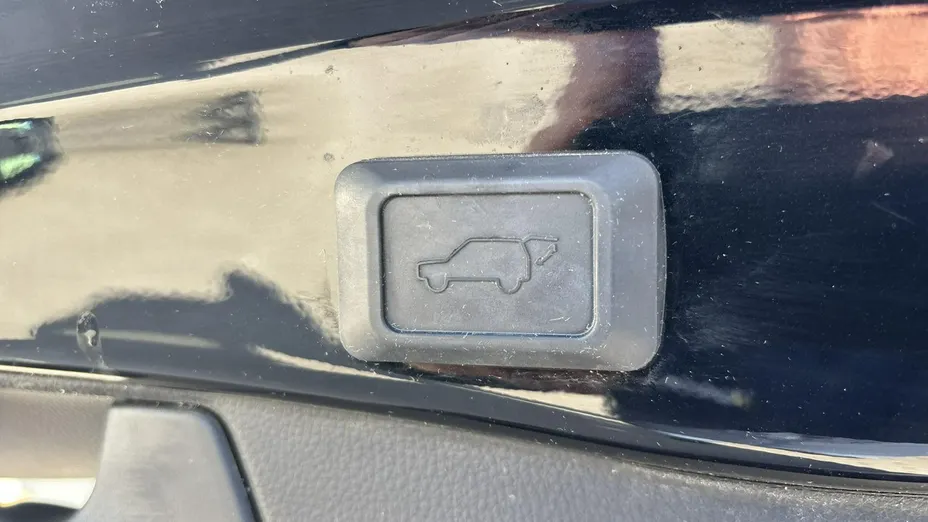 TOYOTA RAV4 -
