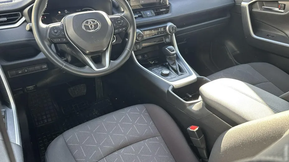 TOYOTA RAV4 -