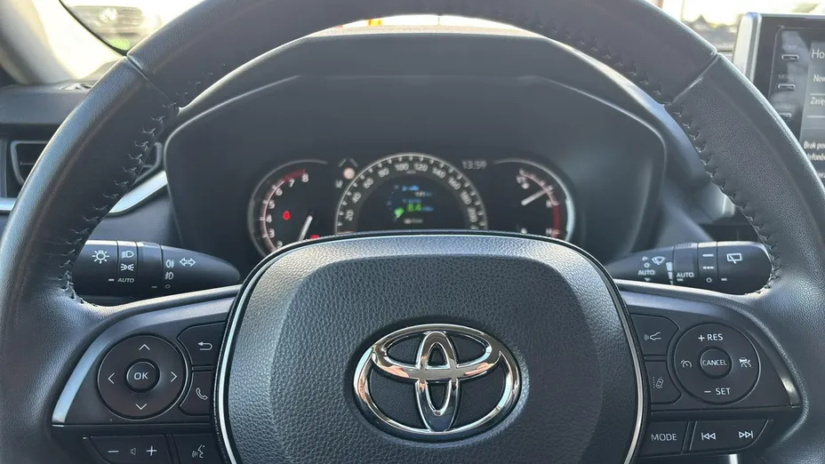 TOYOTA RAV4 -