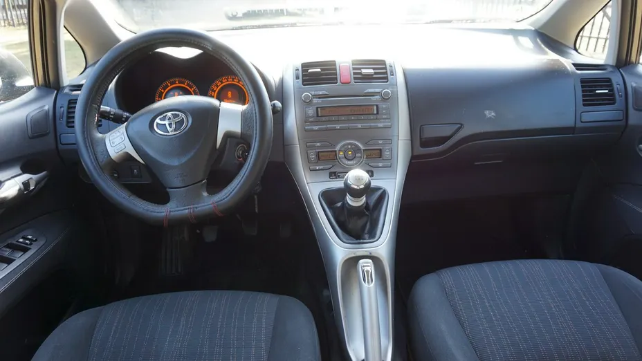 TOYOTA Auris -