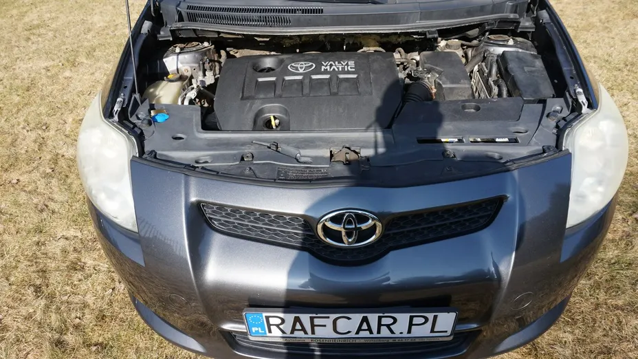 TOYOTA Auris -