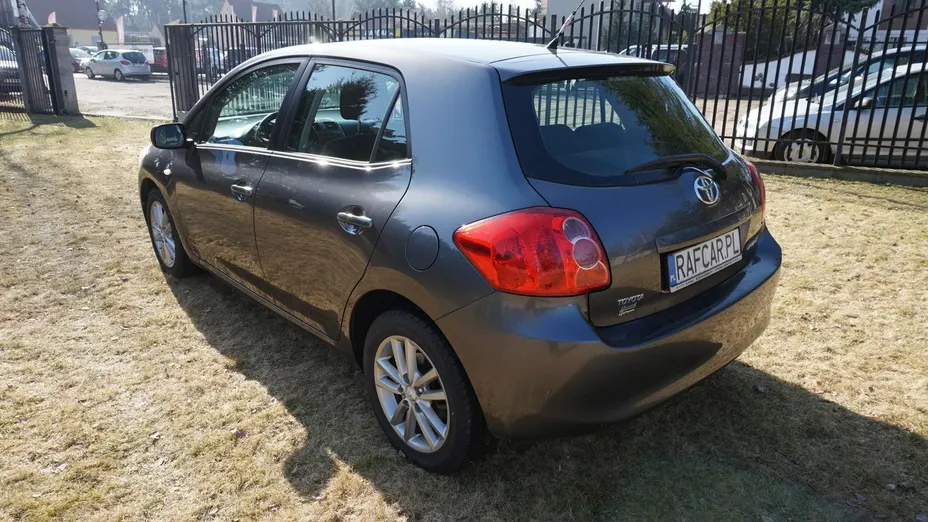 TOYOTA Auris -
