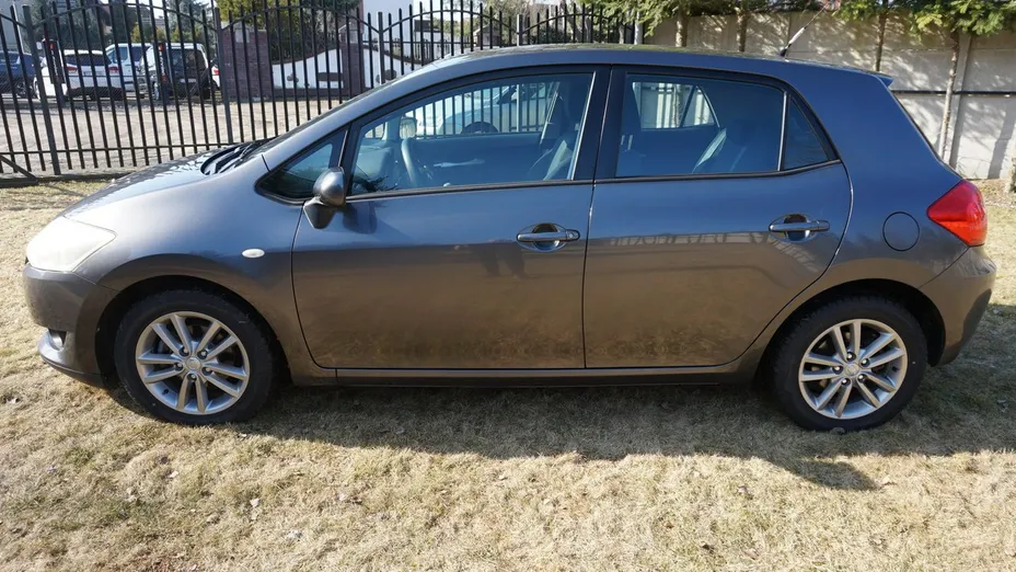 TOYOTA Auris -