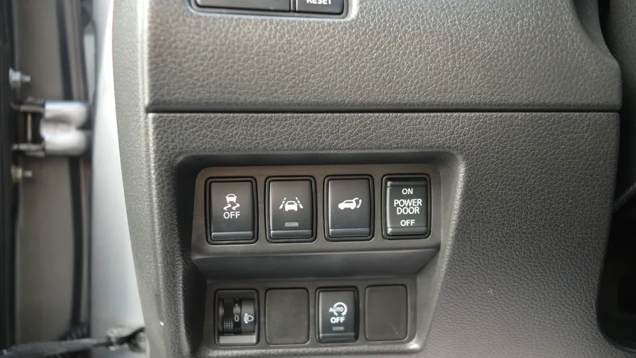 NISSAN X-Trail -