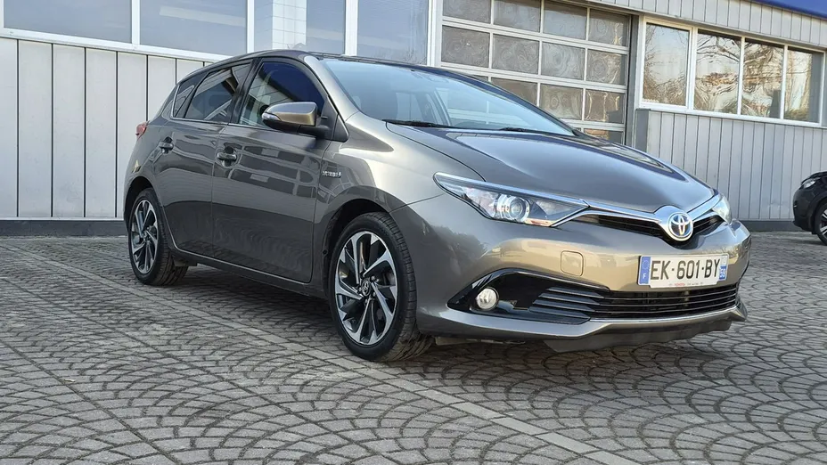 TOYOTA Auris -