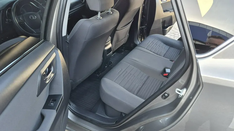 TOYOTA Auris -