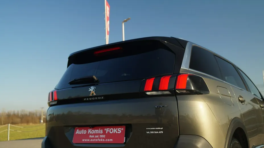 PEUGEOT 5008 -