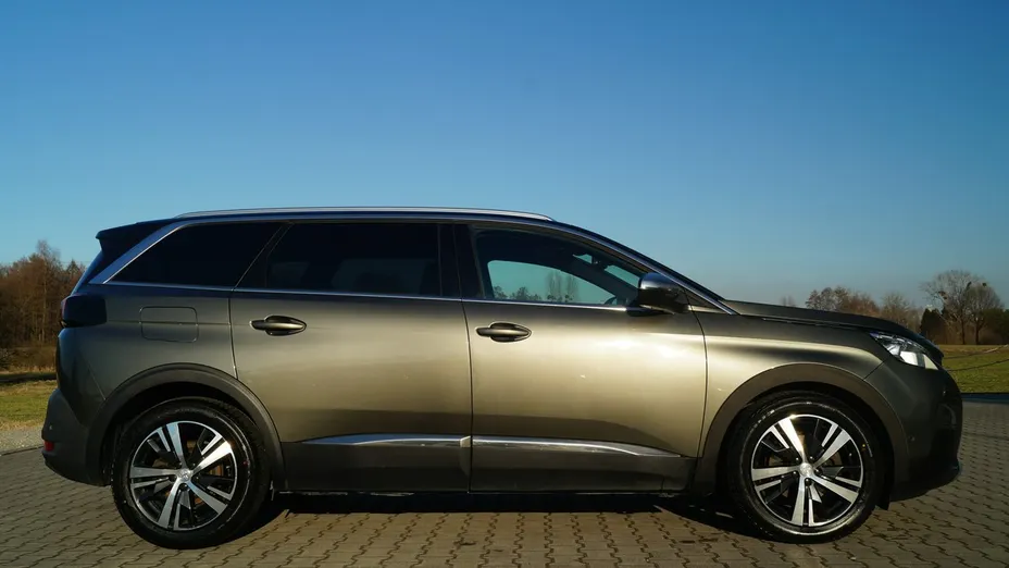 PEUGEOT 5008 -