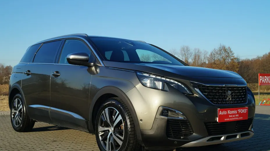 PEUGEOT 5008 -