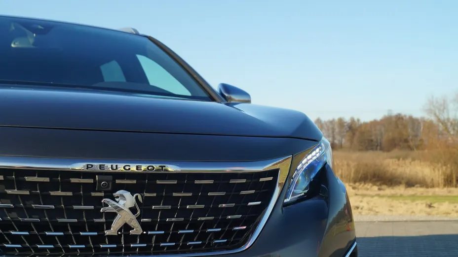 PEUGEOT 5008 -
