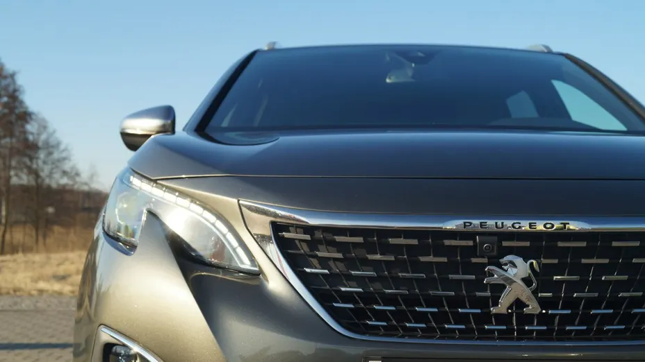 PEUGEOT 5008 -