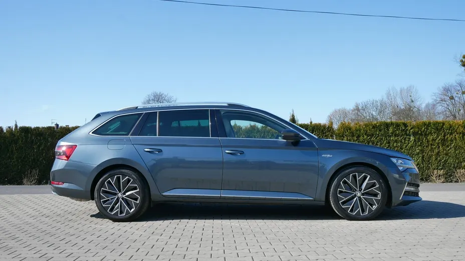 SKODA Superb -