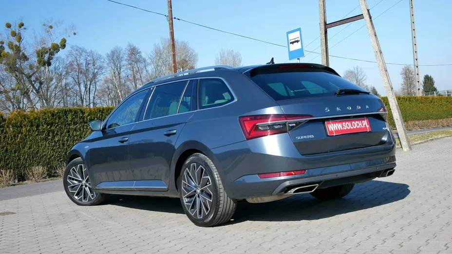 SKODA Superb -