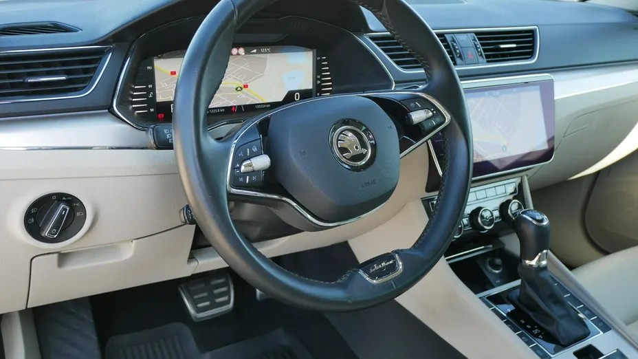 SKODA Superb -