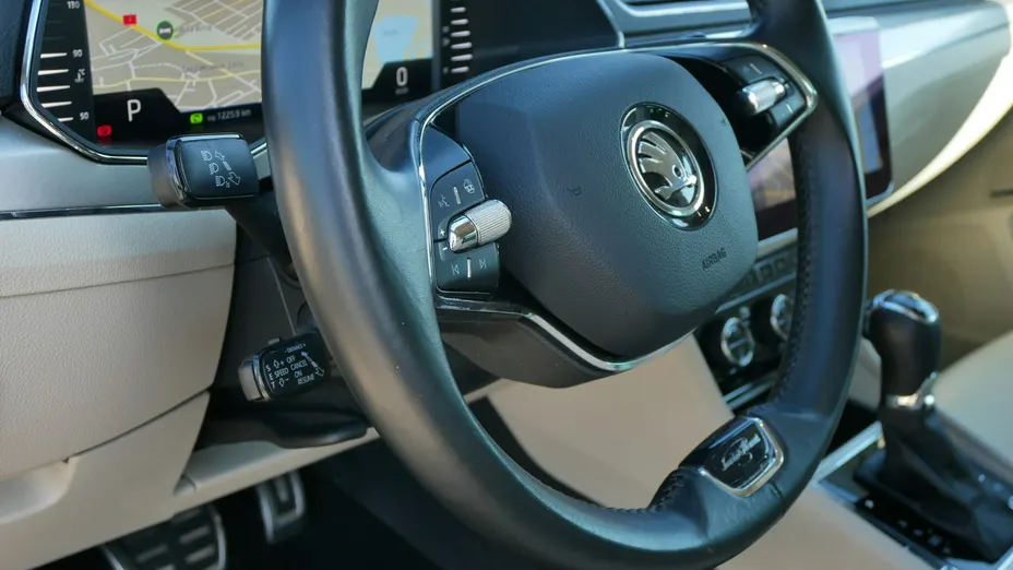 SKODA Superb -