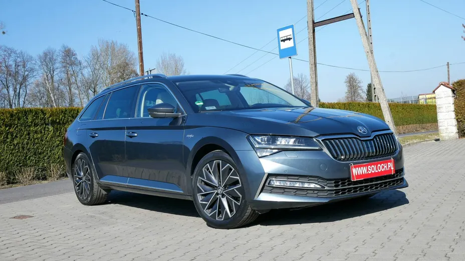 SKODA Superb -