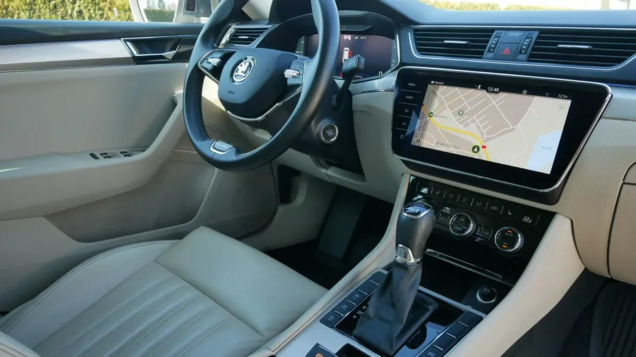 SKODA Superb -